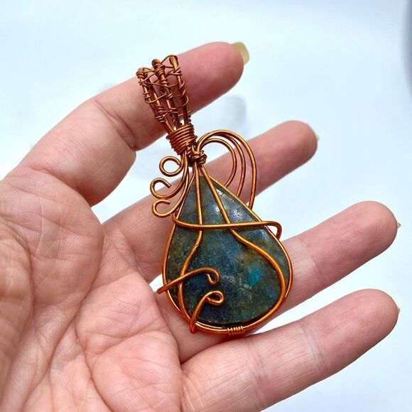 Natural Labradorite Tree Of Life Copper Wired Pendant - Picture 4 of 6